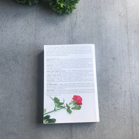 Renaldo soccer Argentina Britain book - Picture 2 of 3